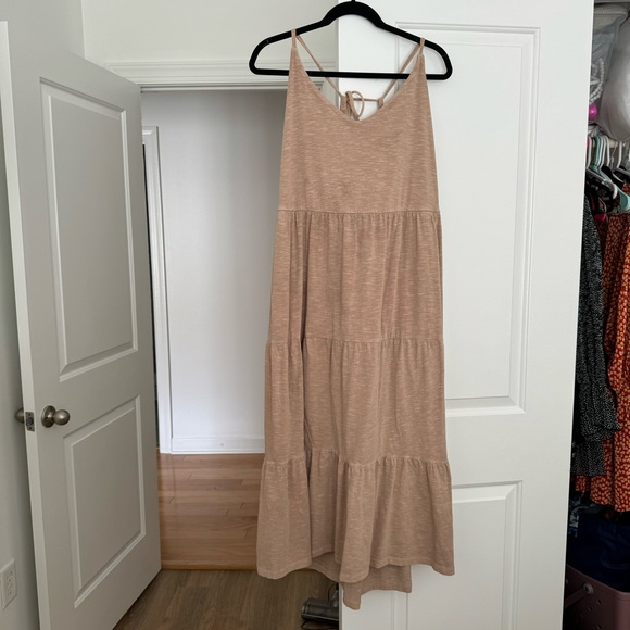 Old navy tan maxi dress - Picture 1 of 2